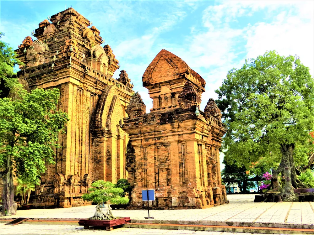 Ngắm Tháp Bà Ponagar ngày mở cửa đón khách trở lại ảnh 4 Ngắm Tháp Bà Ponagar ngày mở cửa đón khách trở lại ảnh 4