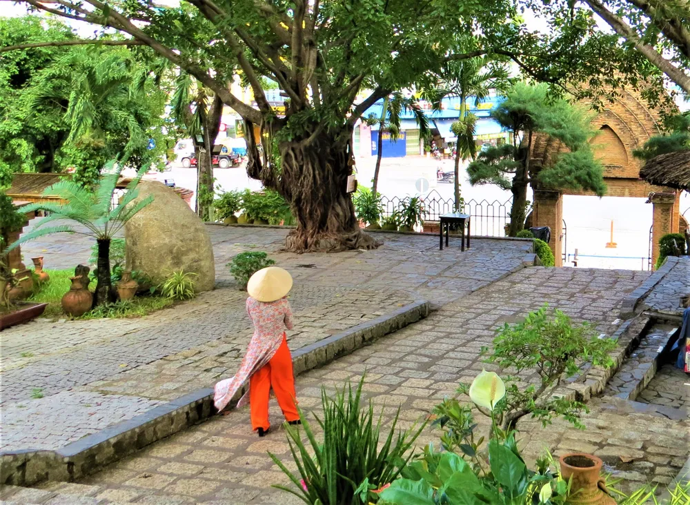 Ngắm Tháp Bà Ponagar ngày mở cửa đón khách trở lại ảnh 12 Ngắm Tháp Bà Ponagar ngày mở cửa đón khách trở lại ảnh 12