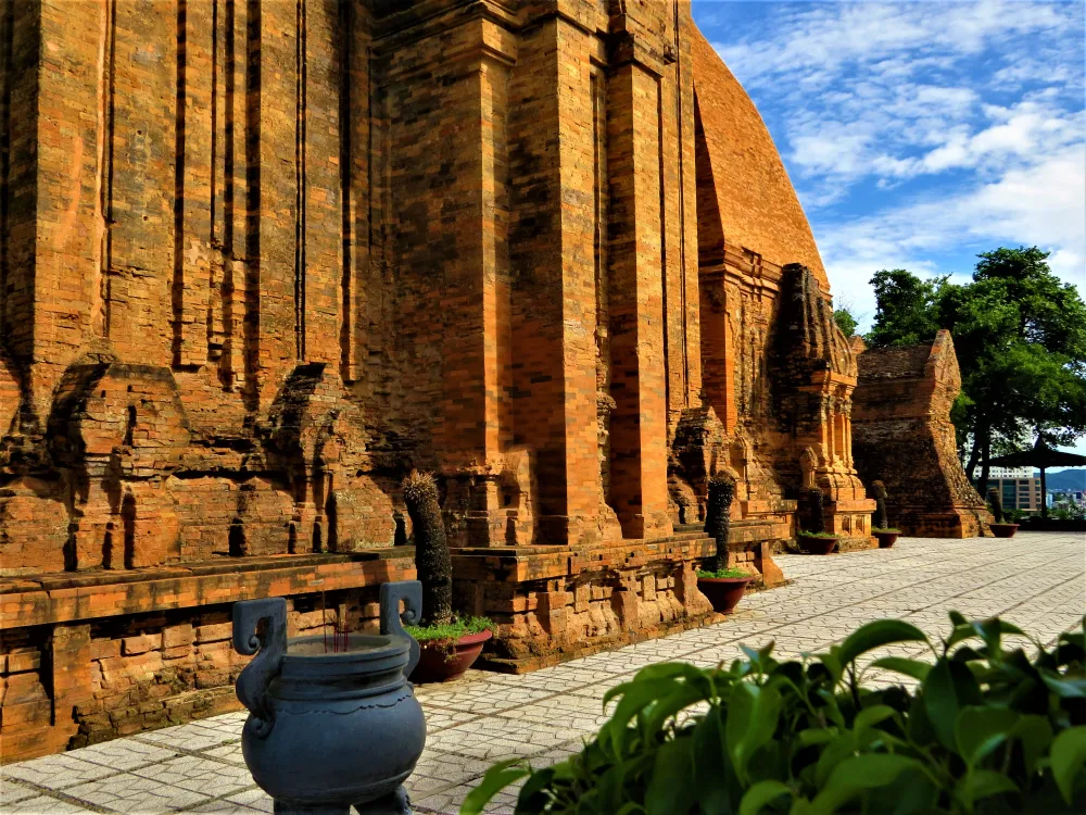 Ngắm Tháp Bà Ponagar ngày mở cửa đón khách trở lại ảnh 5 Ngắm Tháp Bà Ponagar ngày mở cửa đón khách trở lại ảnh 5