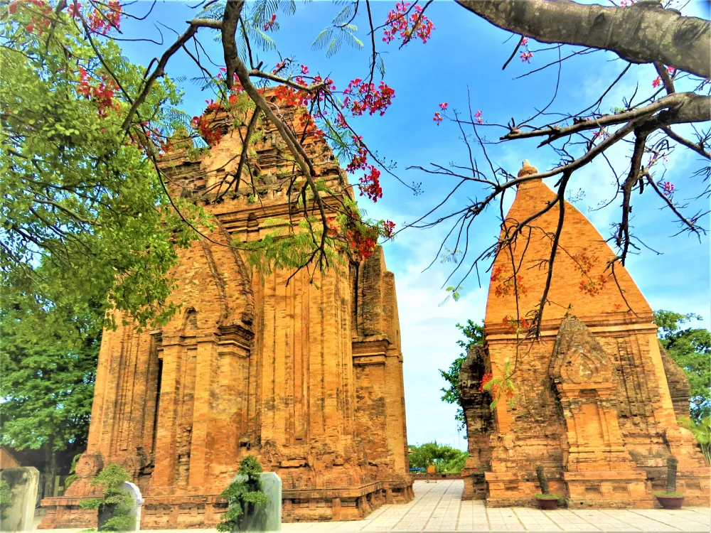 Ngắm Tháp Bà Ponagar ngày mở cửa đón khách trở lại ảnh 11 Ngắm Tháp Bà Ponagar ngày mở cửa đón khách trở lại ảnh 11