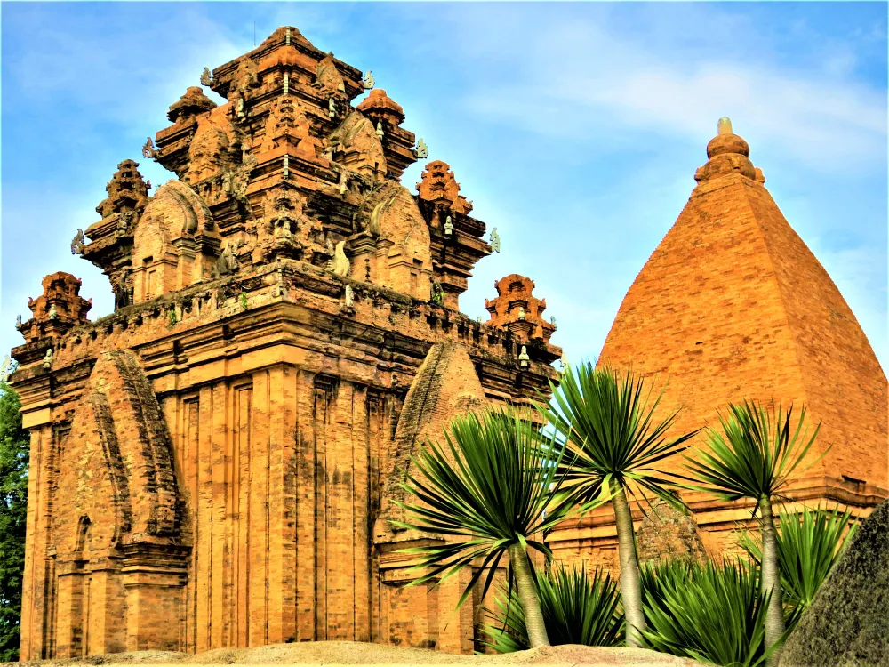 Ngắm Tháp Bà Ponagar ngày mở cửa đón khách trở lại ảnh 9 Ngắm Tháp Bà Ponagar ngày mở cửa đón khách trở lại ảnh 9