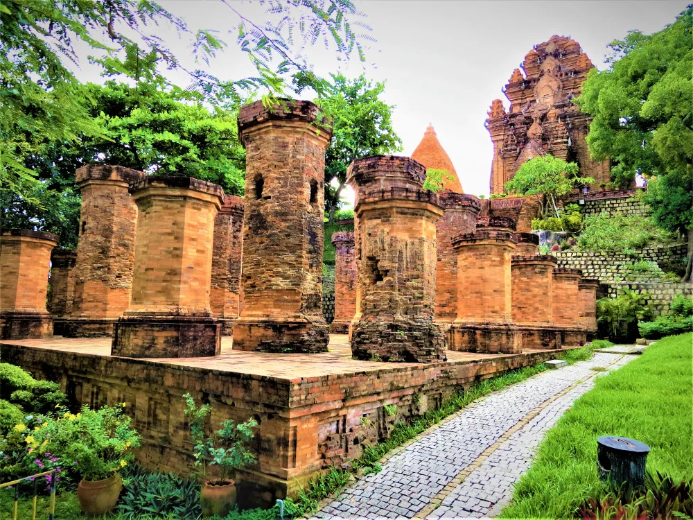 Ngắm Tháp Bà Ponagar ngày mở cửa đón khách trở lại ảnh 6 Ngắm Tháp Bà Ponagar ngày mở cửa đón khách trở lại ảnh 6