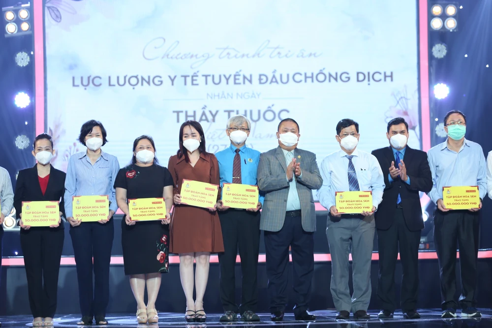Hơn 4 tỷ đồng tri ân lực lượng y tế tuyến đầu chống dịch ảnh 3