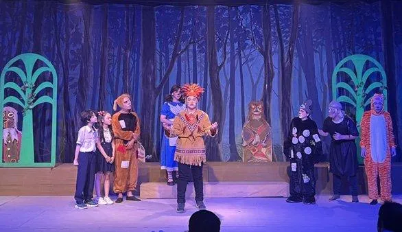 Vở Bộ lạc nanh trắng của Sân khấu kịch 5B. Ảnh: Võ Quang Huy Vở Bộ lạc nanh trắng của Sân khấu kịch 5B. Ảnh: Võ Quang Huy