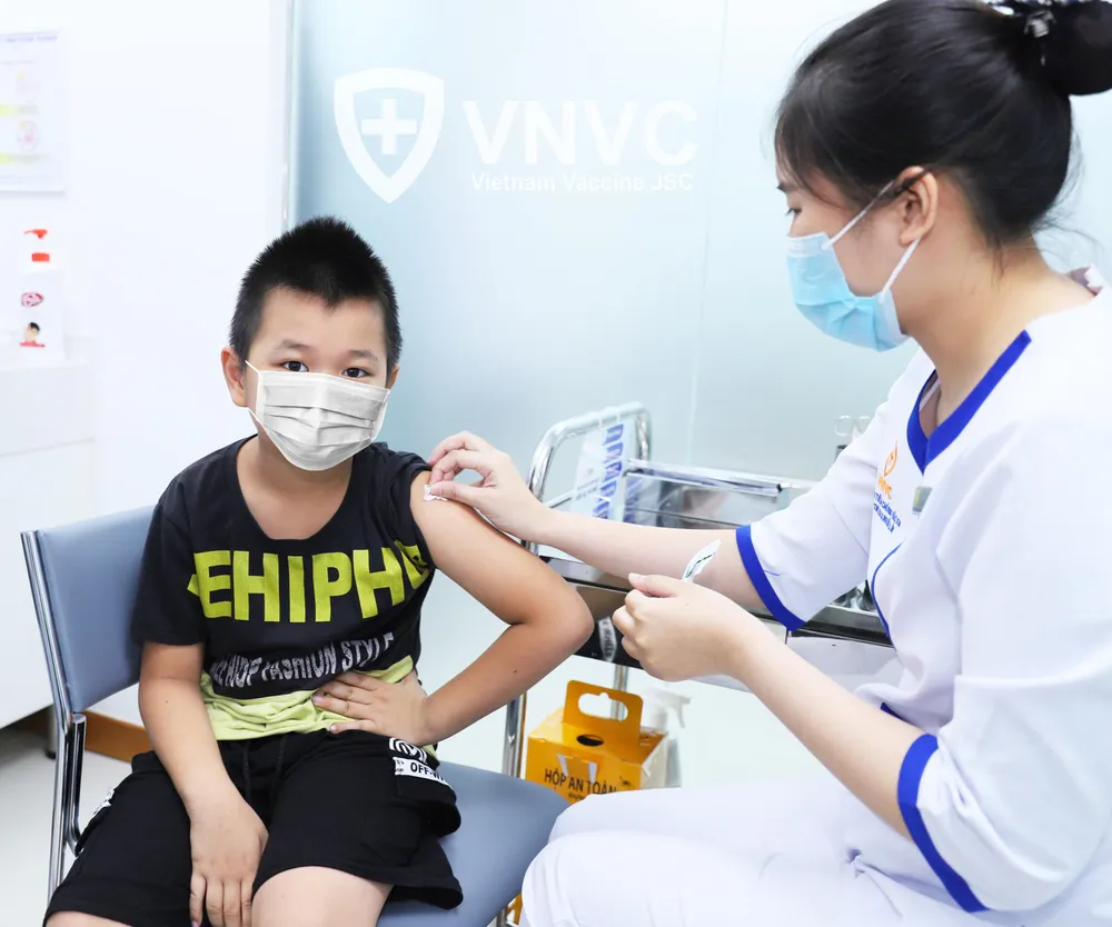 Người dân đưa trẻ đến VNVC tiêm vaccine phòng bệnh viêm não Nhật Bản. Ảnh: Ming Ngọc Người dân đưa trẻ đến VNVC tiêm vaccine phòng bệnh viêm não Nhật Bản. Ảnh: Ming Ngọc