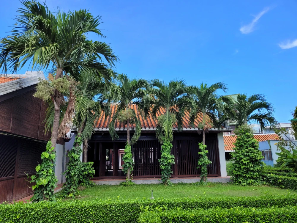 Khuôn viên xanh mướt ở trường Dục Thanh