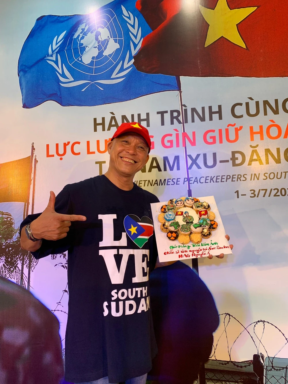 Nhiếp ảnh gia Nguyễn Á tại triển lãm