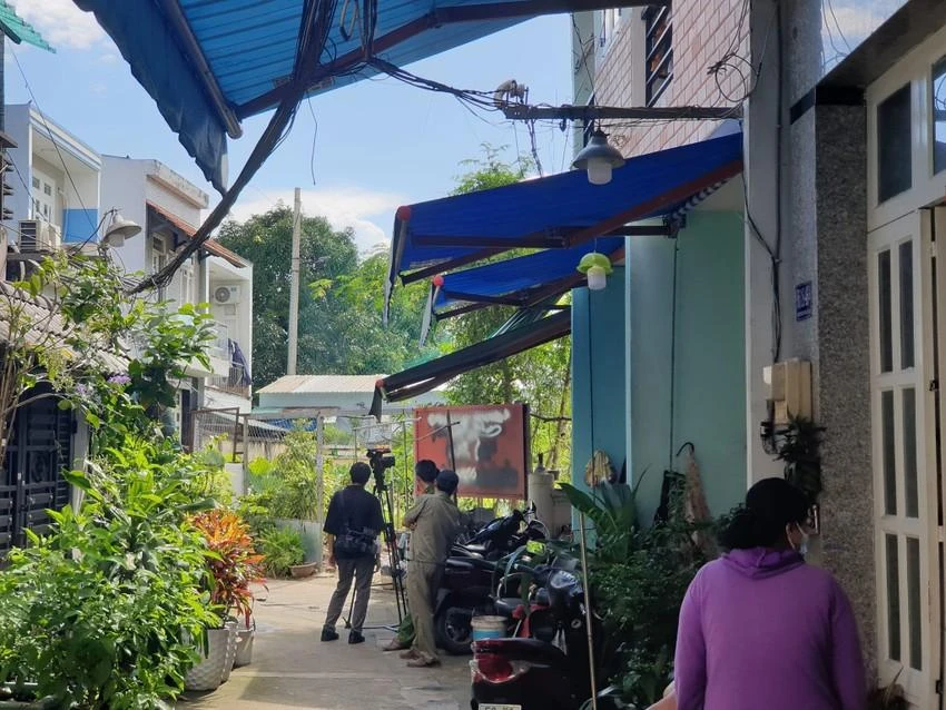 Lò gốm cổ Hưng Lợi bị lấn chiếm bởi các căn nhà tạm. Ảnh: HÀ NGUYỄN.