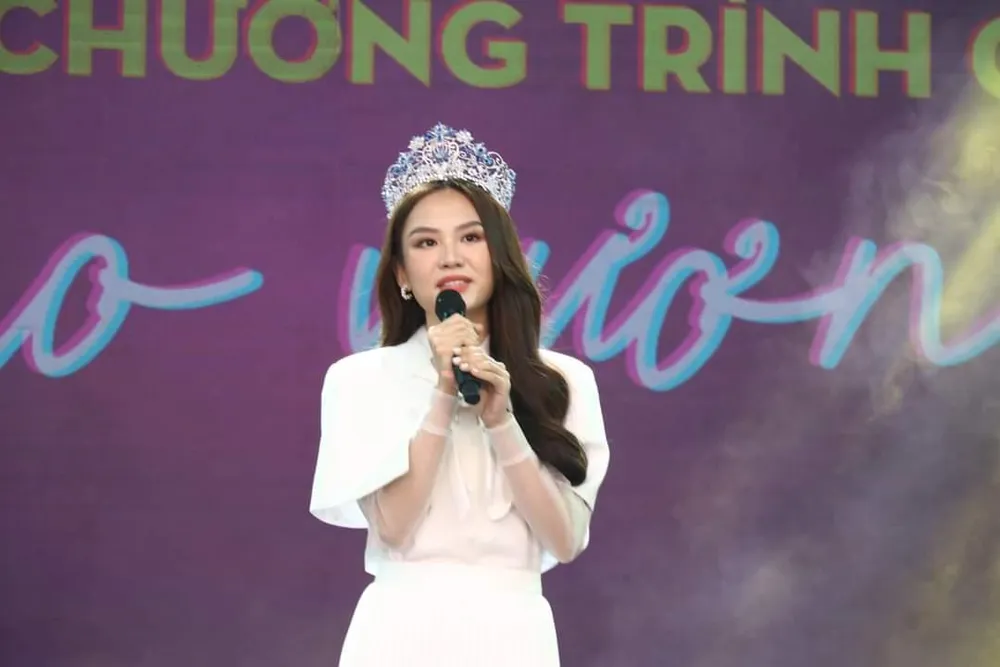 Hoa hậu Huỳnh Nguyễn Mai Phương giao lưu cùng tân sinh viên. Ảnh: USSH Hoa hậu Huỳnh Nguyễn Mai Phương giao lưu cùng tân sinh viên. Ảnh: USSH