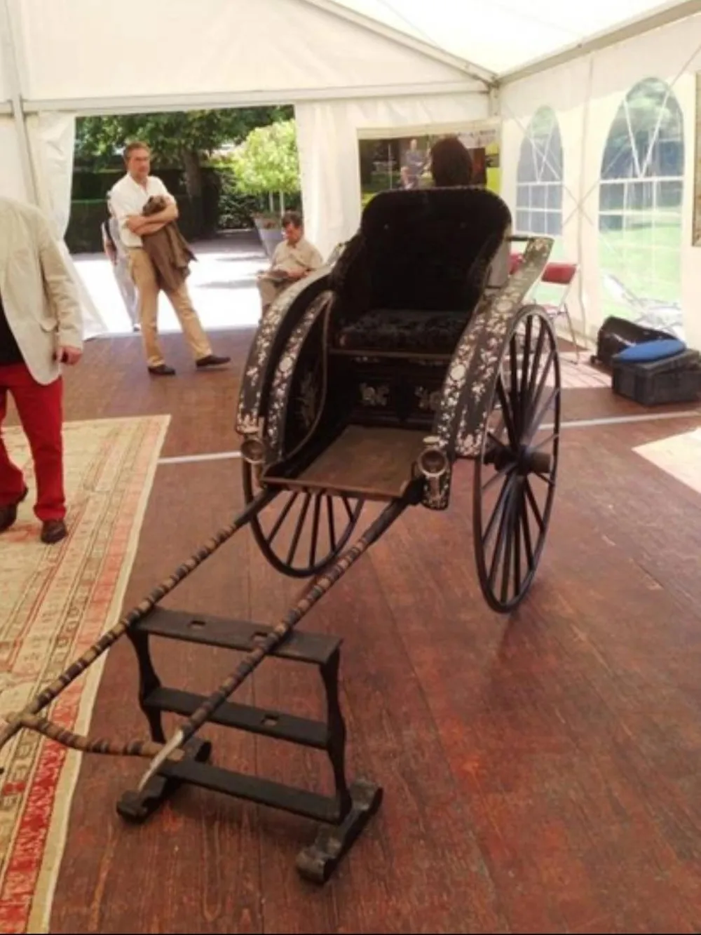 Hình ảnh chiếc mũ quan triều Nguyễn được công bố trên trang web www.invaluable.com của nhà đấu giá Balclis (Tây Ban Nha). Sau đó đã được một doanh nghiệp Việt Nam mua và tặng lại cho tỉnh Thừa Thiên-Huế. Ảnh: Phan Thanh Hải