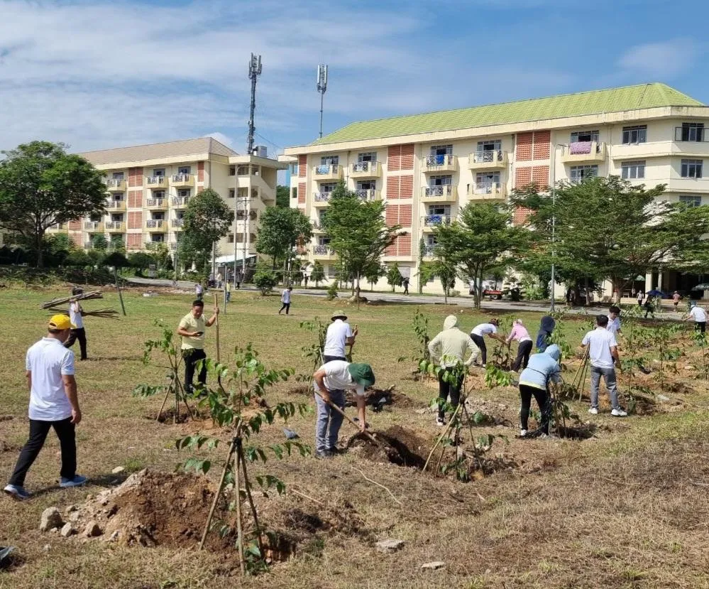 "Vì một ký túc xá xanh", đến tháng 3-2023, chương trình sẽ trồng được hơn 5.000 cây xanh tại KTX ĐHQG TP.HCM "Vì một ký túc xá xanh", đến tháng 3-2023, chương trình sẽ trồng được hơn 5.000 cây xanh tại KTX ĐHQG TP.HCM