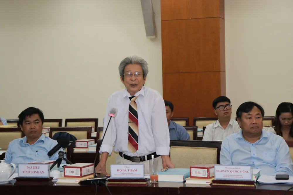 Tiến sĩ Hồ Bá Thâm phát biểu tại Hội thảo. Ảnh: Võ Thơ Tiến sĩ Hồ Bá Thâm phát biểu tại Hội thảo. Ảnh: Võ Thơ