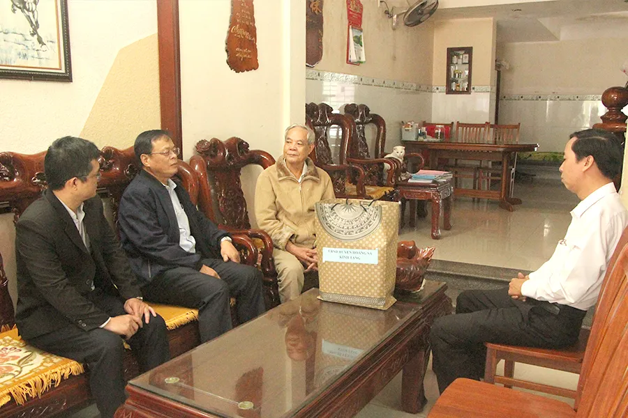 Ông Nguyễn Văn Cúc nhớ lại trận hải chiến 49 năm trước, nơi đồng đội ông đã ngã xuống tại quần đảo Hoàng Sa. Ảnh: NGÔ QUANG