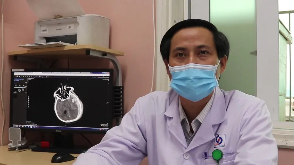 BS Đặng Duy Tân cho biết Khoa Ngoại thần kinh tiếp nhận nhiều bệnh nhân vô danh. BS Đặng Duy Tân cho biết Khoa Ngoại thần kinh tiếp nhận nhiều bệnh nhân vô danh.