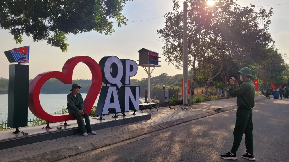 Điểm check - in xịn sò dành cho sinh viên. Ảnh: Kha Nhiên Điểm check - in xịn sò dành cho sinh viên. Ảnh: Kha Nhiên