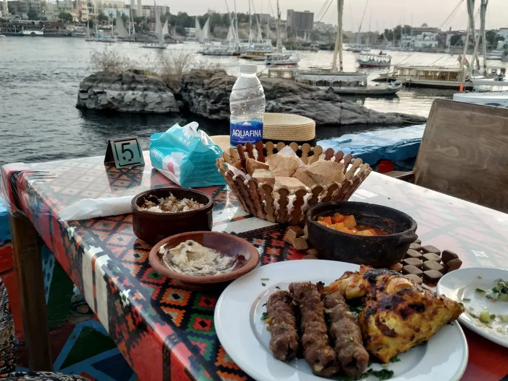 Ăn chiều ngắm hoàng hôn sông Nile ở King Jamaica Ăn chiều ngắm hoàng hôn sông Nile ở King Jamaica