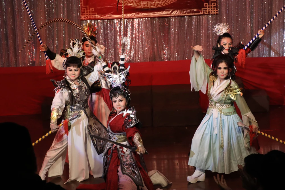 Hiện nay nghệ sĩ cải lương trẻ không có nhiều cơ hội để được đứng trên sân khấu cải lương. Ảnh: VĂN HÀ