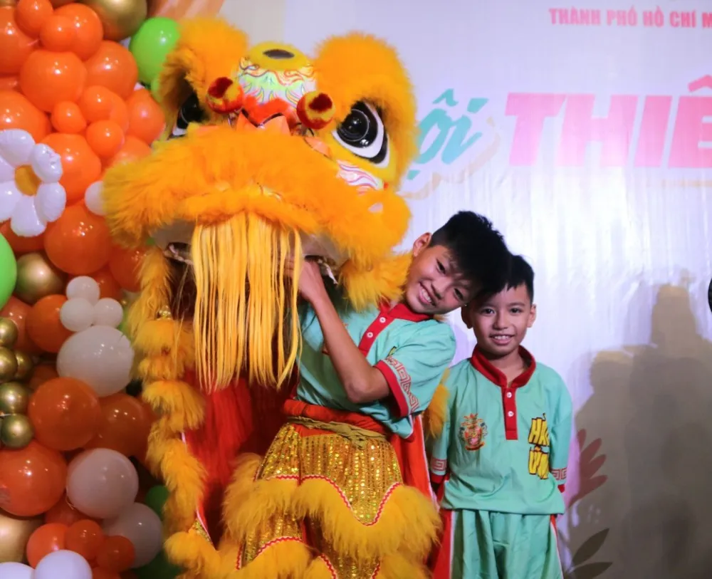 Đội lân thiếu nhi đạt giải. Đội lân thiếu nhi đạt giải.