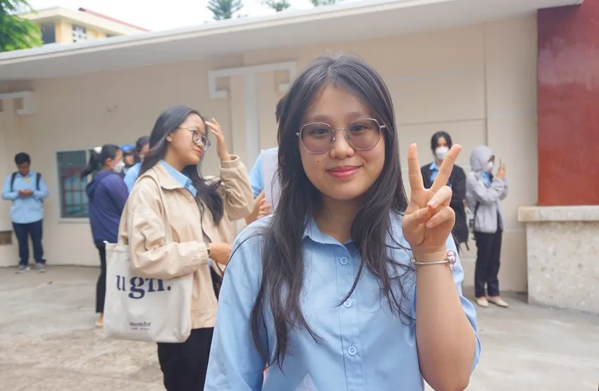 Trúc Anh dự đoán đề thi sau giấc ngủ mơ thấy nhân vật Tràng. Trúc Anh dự đoán đề thi sau giấc ngủ mơ thấy nhân vật Tràng.