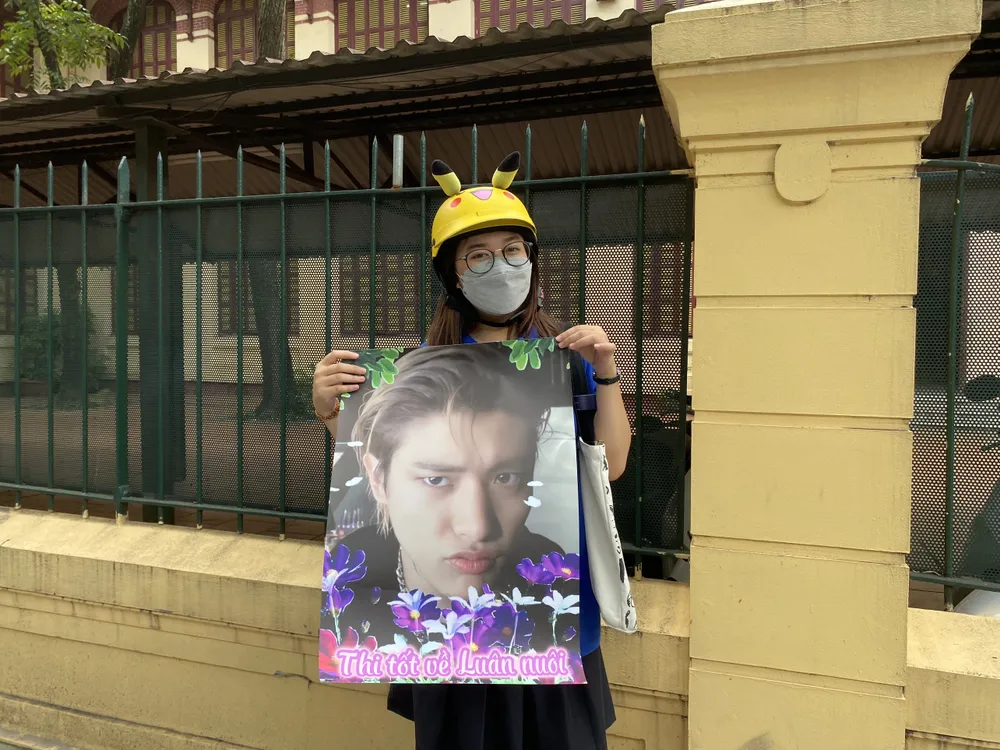 Dương Sơn Anh vui vẻ cho biết điều mình sẽ làm ngay và luôn sau khi thi xong là đi nhuộm tóc và sau đó sẽ ngủ bù. Ảnh: Minh Trúc