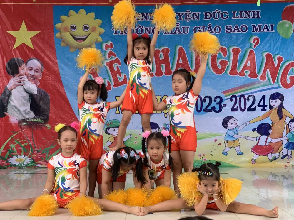 Một tiết mục văn nghệ của các bé trường mẫu giáo Sao Mai, huyện Đức Linh, Bình Thuận. Ảnh: NTCC