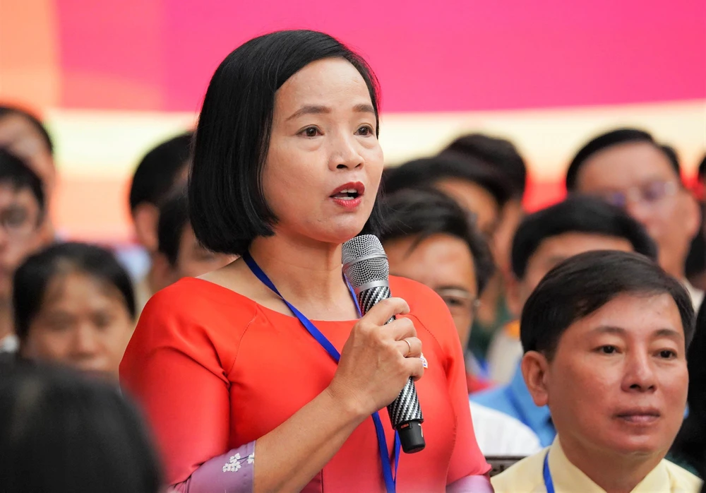 Chị Bùi Thị Thúy Bắc chia sẻ tại buổi gặp mặt. Ảnh: VÕ THƠ