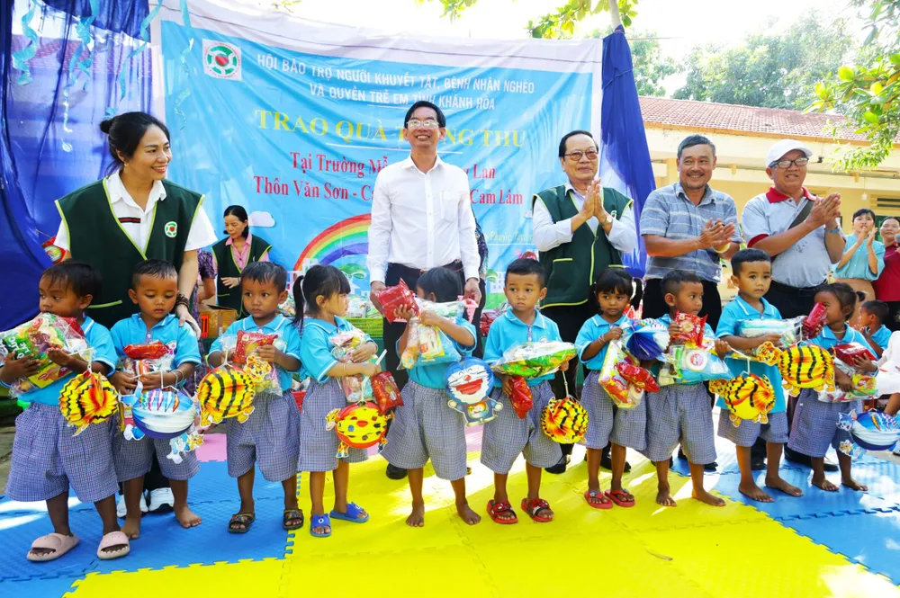 TRUNG THU SOM BE RAGLAI5.jpg