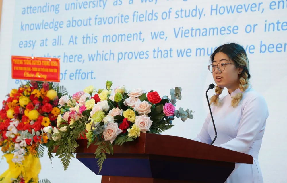 Tân sinh viên ngành Việt Nam học Ueno Megumi. SV USSH.jpg
