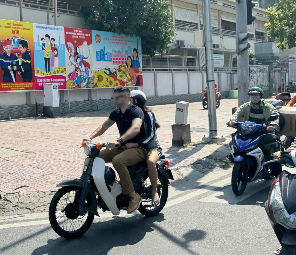 nguoi nuoc ngoai vi pham giao thong