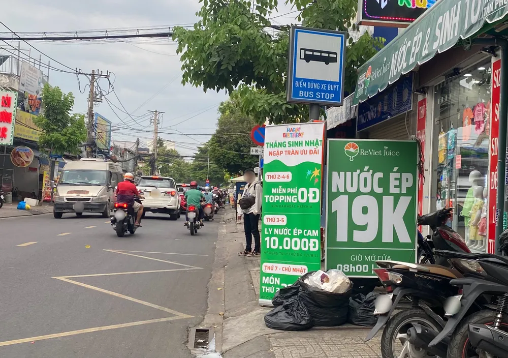 ngang nhiên chiếm nhà chờ xe buýt