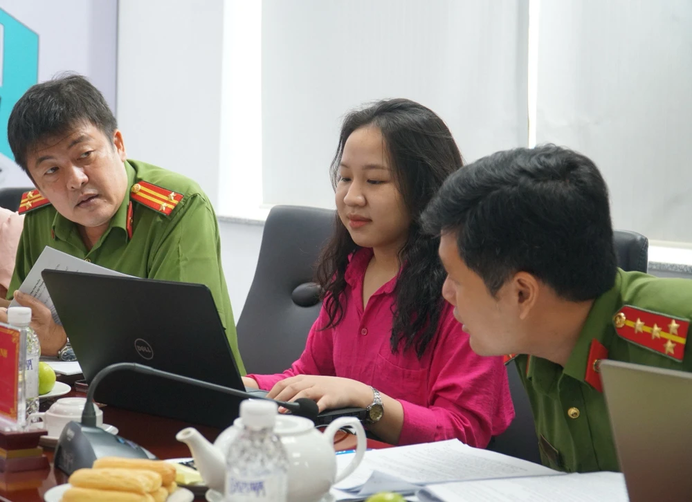 Giao lưu trực tuyến: Công an TP.HCM giải đáp 101 thắc mắc về căn cước ảnh 2 101 thac mac ve can cuoc cong dan 8.jpg