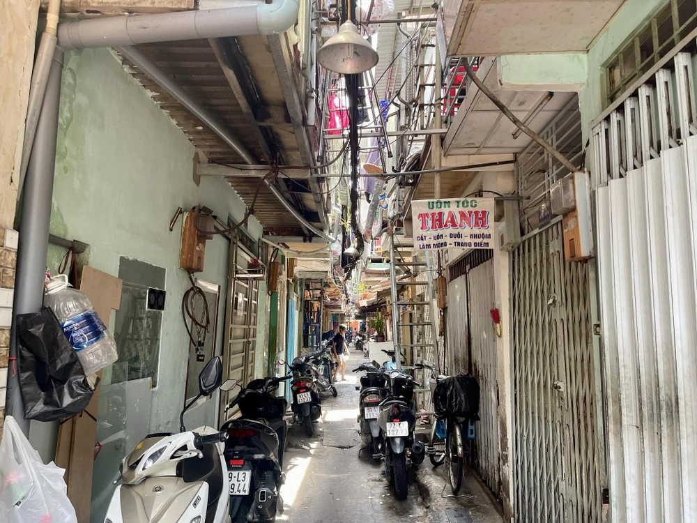 Khu Mả Lạng với hàng nghìn căn nhà lụp xụp nằm giữa trung tâm quận 1. Ảnh: Trần Minh khu do thi vang chua phat trien.jpg