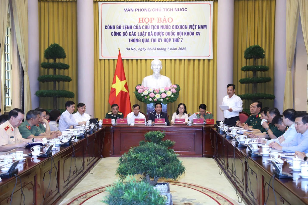 Quang cảnh buổi họp báo công bố các Luật vừa được Quốc hội khóa XV thông qua tại kỳ họp thứ 7, trong đó có Luật Tổ chức TAND. IMG_20240722_095227.jpg