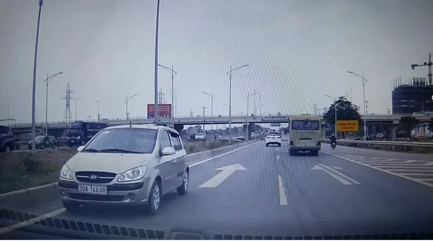 đi ngược chiều trên cao tốc