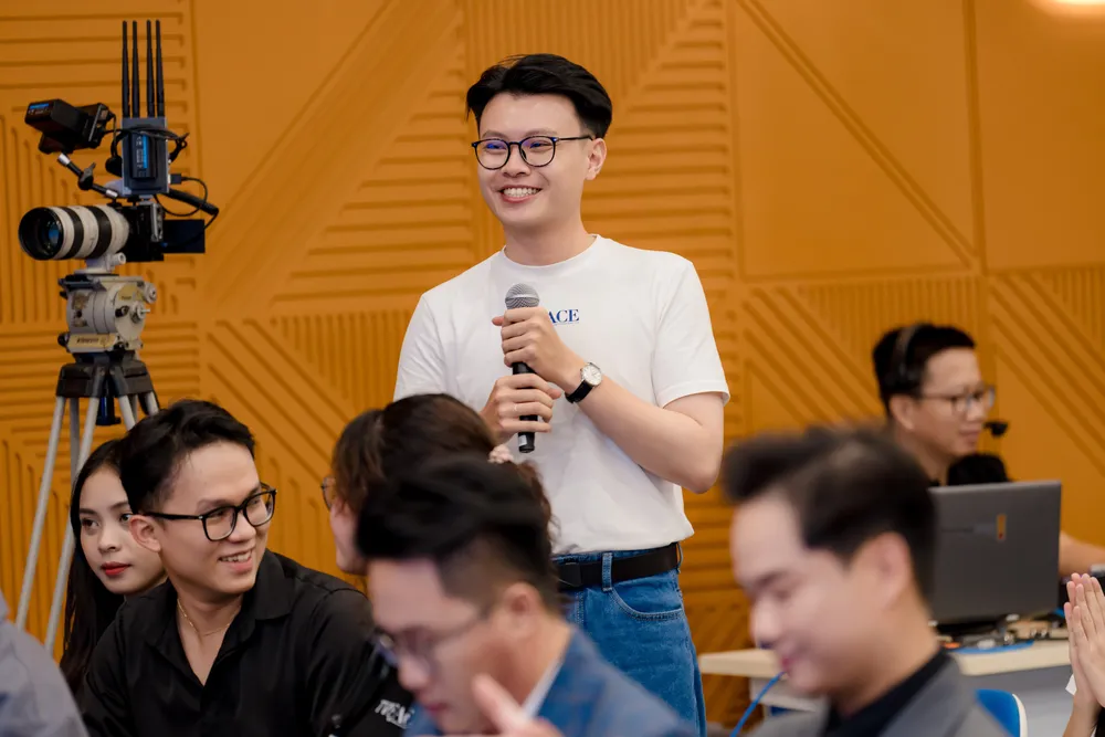Phần giao lưu giữa các diễn giả và các bạn trẻ tại sự kiện. Ảnh: BTC phan giao luu.JPG