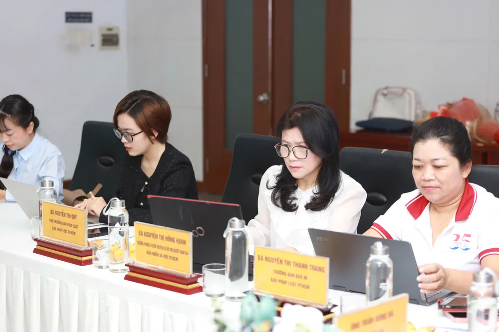 hong hanh tra loi 1.jpg