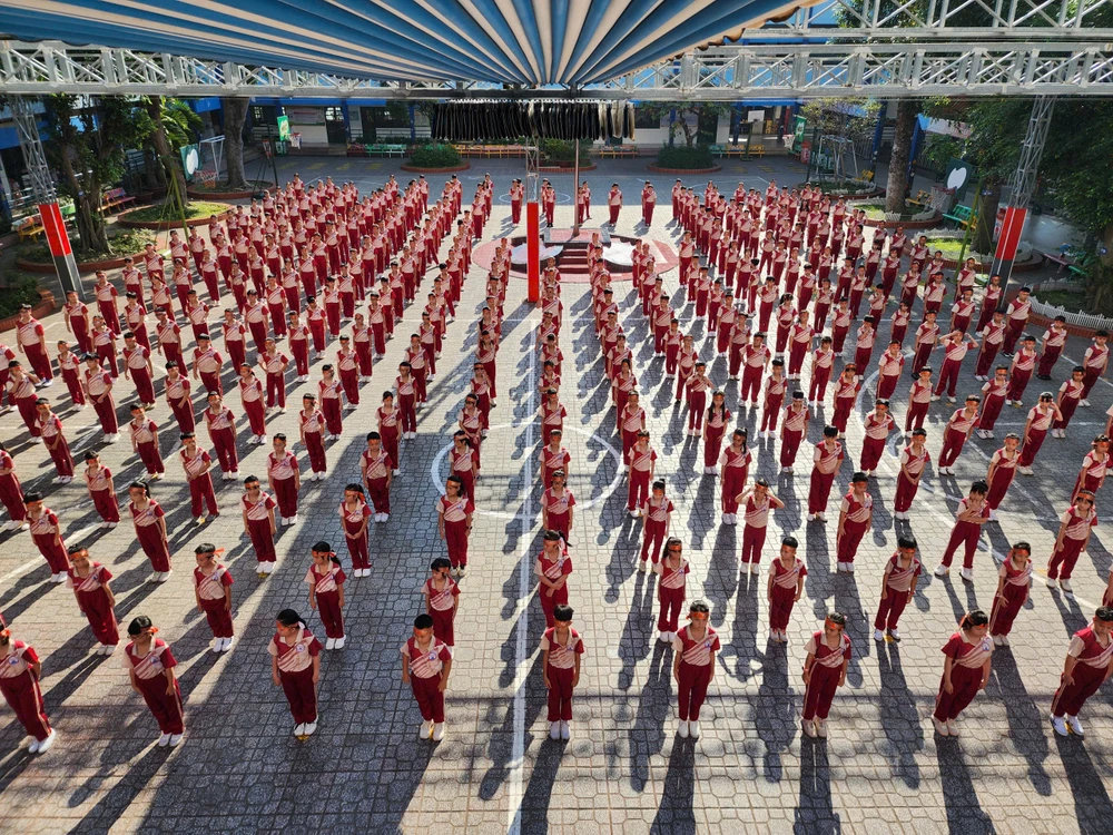 Truong tieu hoc Huynh Van Chinh.jpg