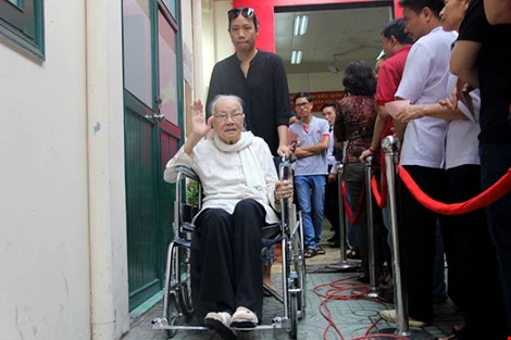 Chùm ảnh: 'Còn sống để đi bầu cử thì cứ đi đã...' ảnh 2