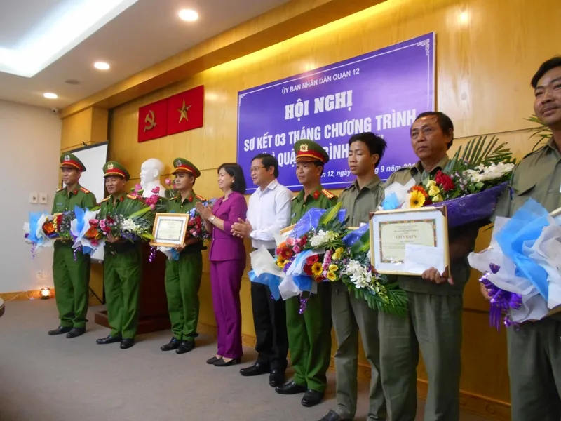 Quận 12 khen thưởng công nhân, xe ôm tham gia bắt trộm, cướp ảnh 3 Quận 12 khen thưởng công nhân, xe ôm tham gia bắt trộm, cướp ảnh 3