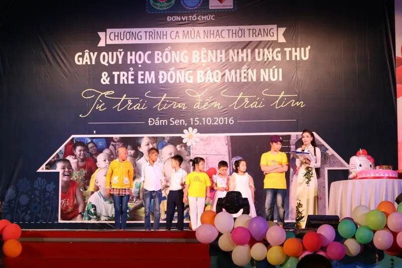 Các em nhỏ mắc bệnh ung thư đến chia sẻ mong muốn của các em tại chương trình. ẢNH: THANH TUYỀN.