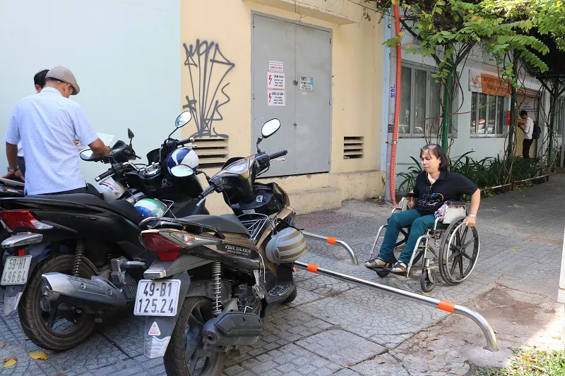 Họ đã vất vả vượt qua thanh barie như thế nào? ảnh 2