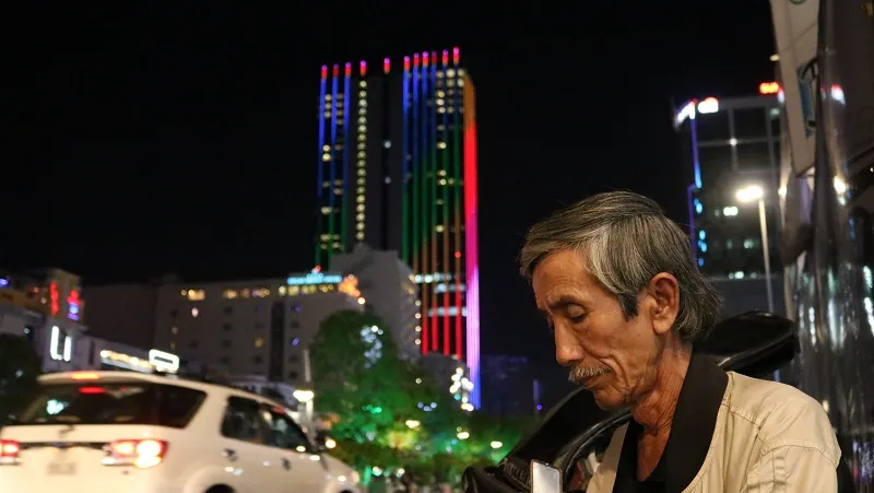 Tiếng Guitar Hawaiian của nhạc công già giữa Sài Gòn ảnh 6