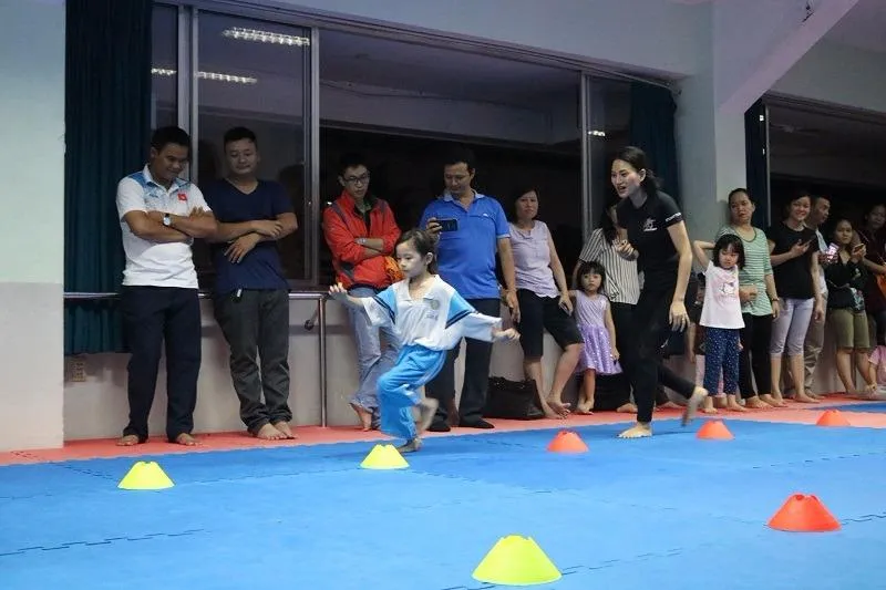 Tập chạy vượt rào cản...