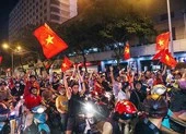 Người Sài Gòn đổ ra đường mừng chiến công của U-23 VN