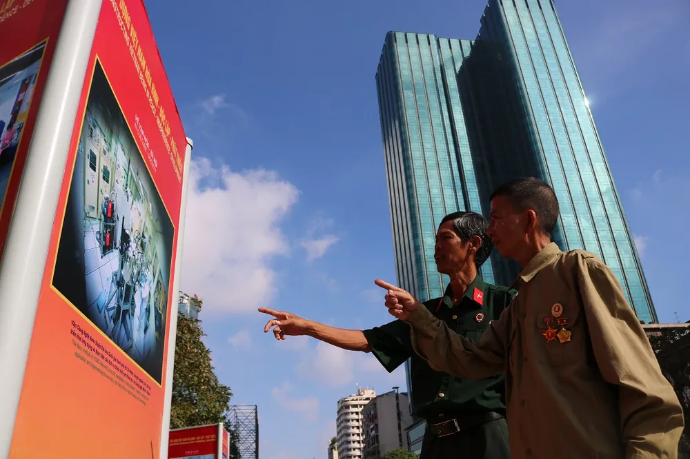 TP.HCM triển lãm ảnh kỷ niệm CMT8 và Quốc khánh 2-9 ảnh 5