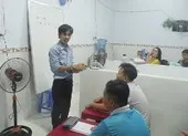 Anh công nhân dạy kèm miễn phí cho trẻ nghèo