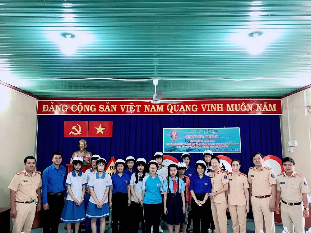 Thanh thiếu niên quận Thủ Đức sôi nổi tìm hiểu pháp luật ATGT ảnh 2