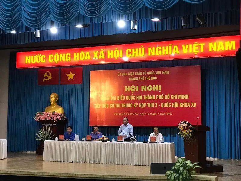 Chủ tịch nước Nguyễn Xuân Phúc trao đổi tại buổi tiếp xúc. Ảnh: THANH TUYỀN