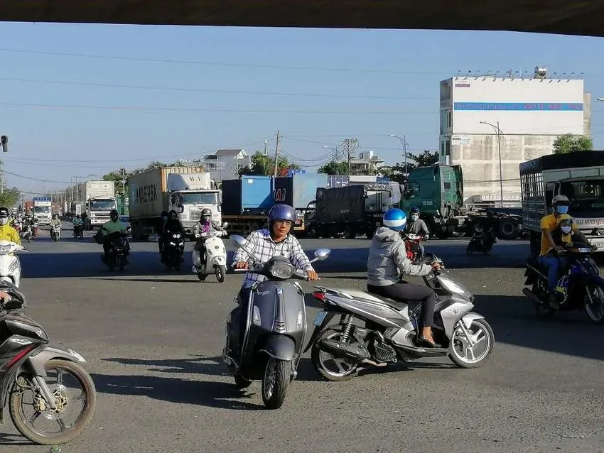 Giao thông tại nút giao Mỹ Thủy. Ảnh: THU TRINH