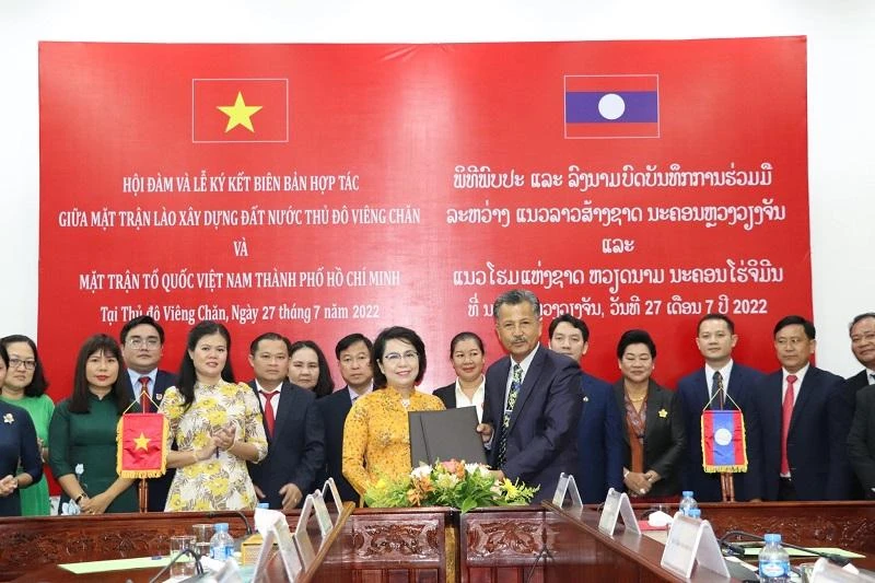 Hai đơn vị ký kết bản ghi nhớ giai đoạn 2022 - 2024 với nhiều nội dung quan trọng. Ảnh: MTTQ TP.HCM